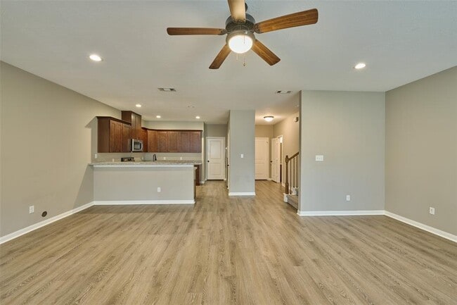 Building Photo - 132 Artesian Way