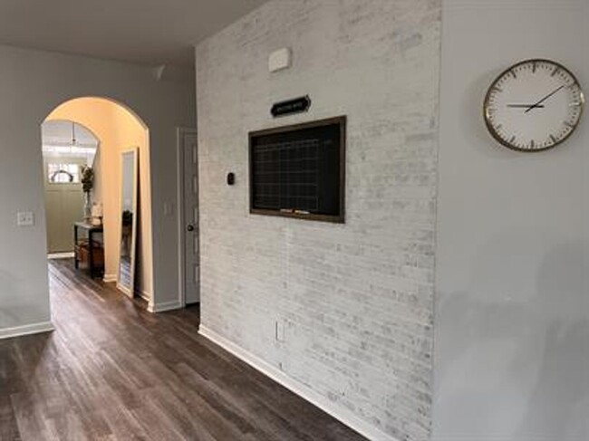 Building Photo - Beautiful 4-Bedroom Home with Office, Bonu...