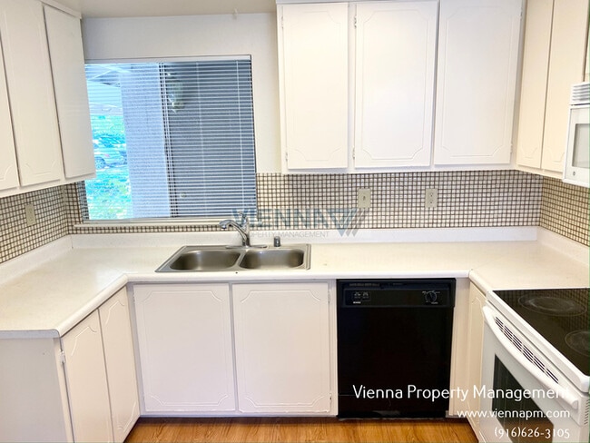 Building Photo - 3309 Huntsman Dr