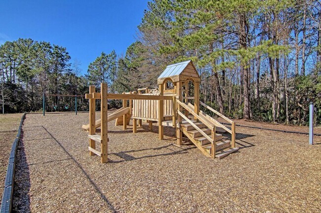Building Photo - 4 Bedroom 3.5 Bath House in St. Thomas Poi...