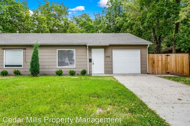 Building Photo - 3 br, 1 bath House - 1042 S Vassar St