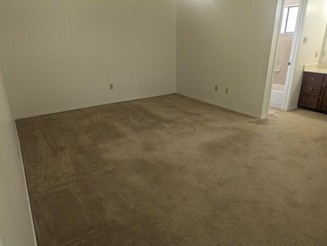 Building Photo - 26 Summer Crest Cir