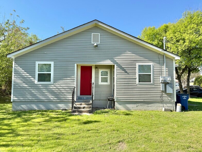 Building Photo - 2248 Areba St