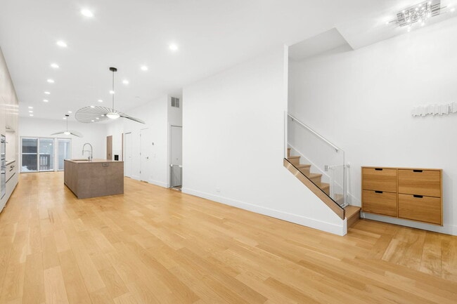 Building Photo - 1618 W Pierce Ave