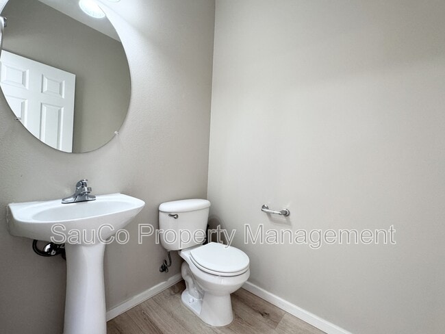 Building Photo - 3491 SE Pepperwood Way