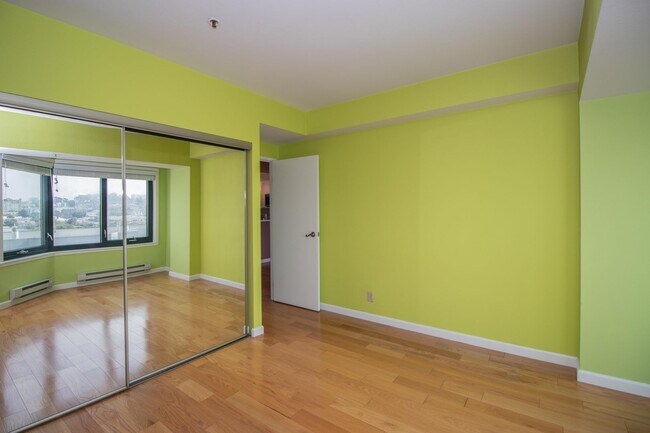 Building Photo - Updated One Bedroom Condo at Opera Plaza |...