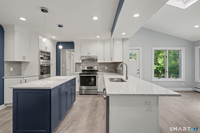Building Photo - 145 Casmir Dr