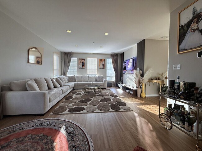 Building Photo - 15505 John Diskin Cir