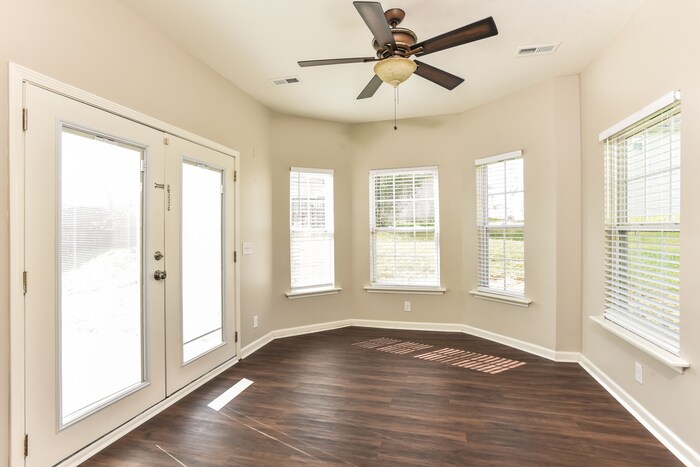 Building Photo - 948 Tom Hailey Blvd
