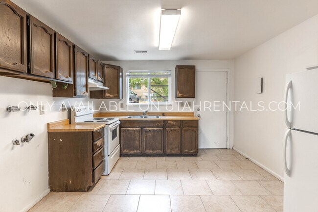Building Photo - 1036 S Virginia Cir