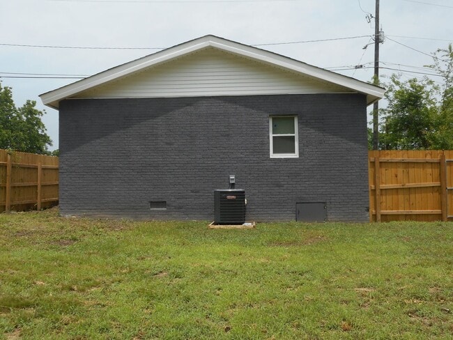 Building Photo - 924 13th Ave