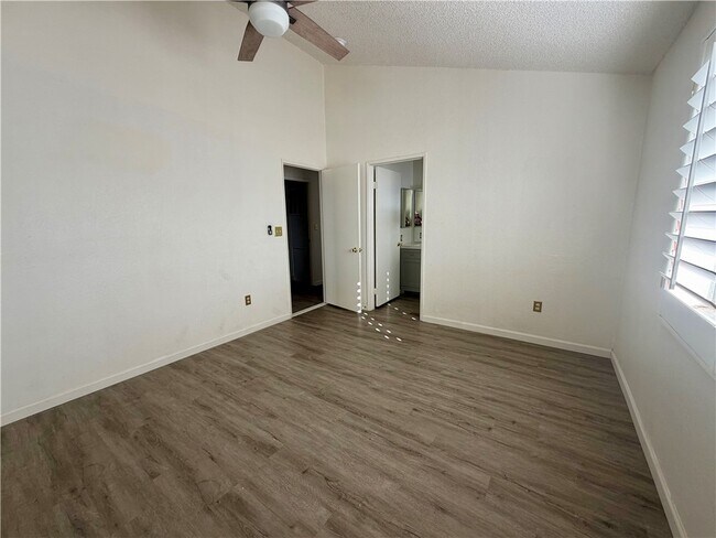 Building Photo - 1660 Kyle Ave