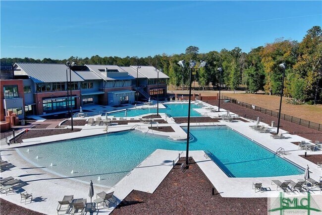 Building Photo - Charming Town Home Available