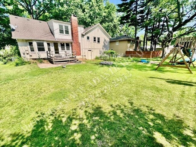 Building Photo - Lovely Home In Nall Hills-Available NOW!