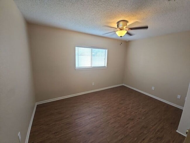Building Photo - Bright & Spacious 3-Bedroom Home in Flower...