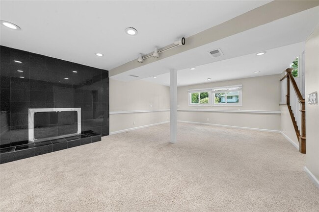 Building Photo - 7 Pierre Dr