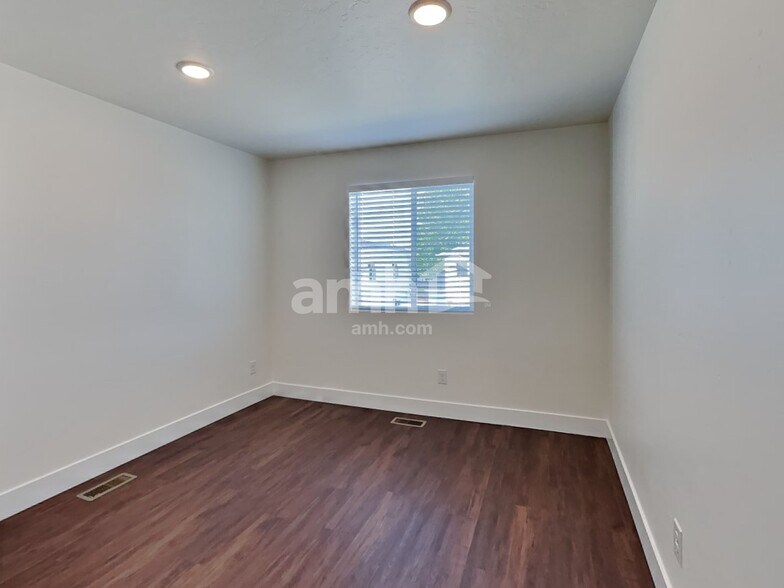 Building Photo - 11518 W Mesquite St
