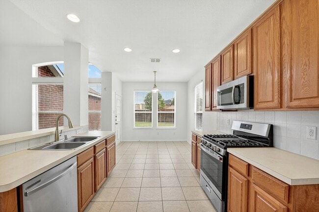 Building Photo - 1006 Hidden Creek Dr