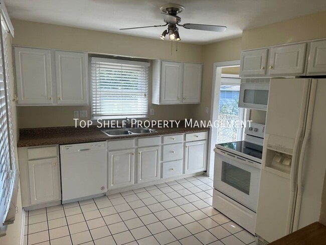 Building Photo - 928 19th St