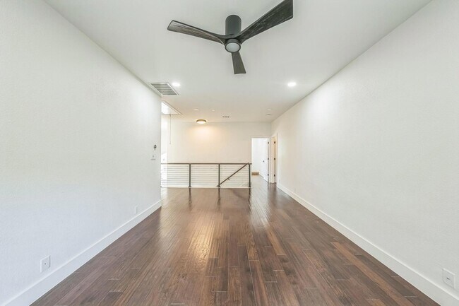 Building Photo - 414 New Lido Dr