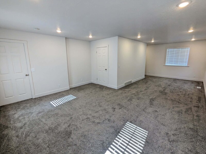 Building Photo - 1760 N 400 E