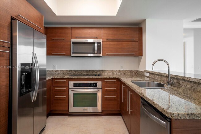 Building Photo - 2681 N Flamingo Rd
