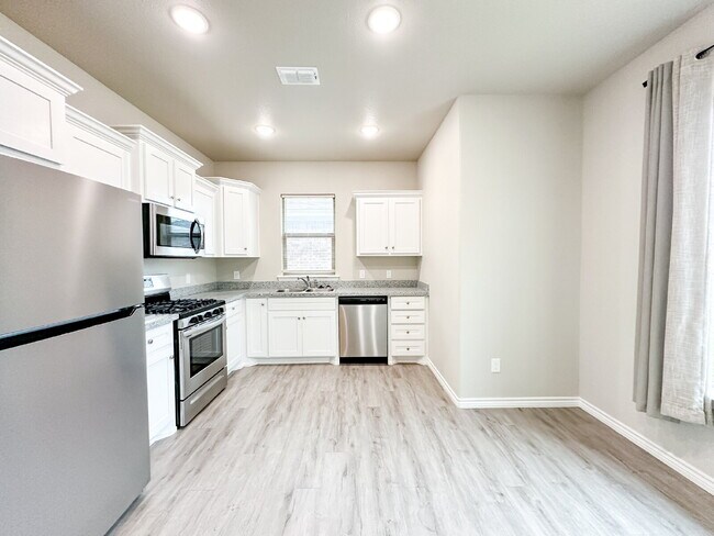 Building Photo - Newer Built 3/2/2 in Frenship ISD!