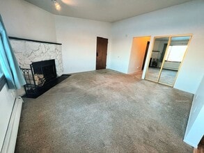 Building Photo - Spacious & Bright Top Floor Condo in East Anchorage, Close to Base + W/D In Unit!