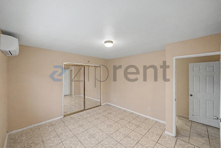 Building Photo - Unit