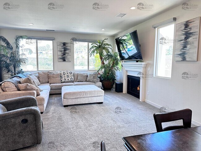 Building Photo - Luxury 5 bedroom, 3 bath home in Bonsall!