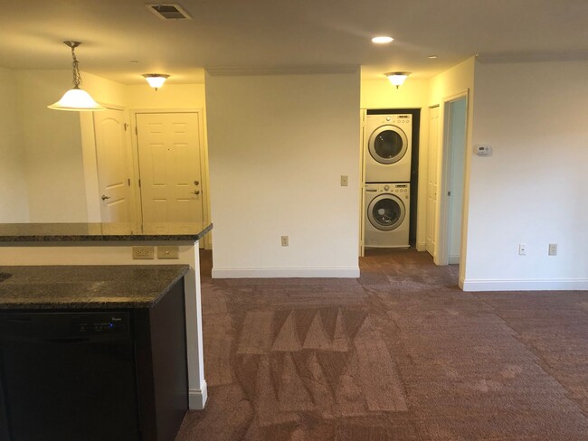 Building Photo - 2 Bedroom 2 Bath corner unit condo in Bilt...