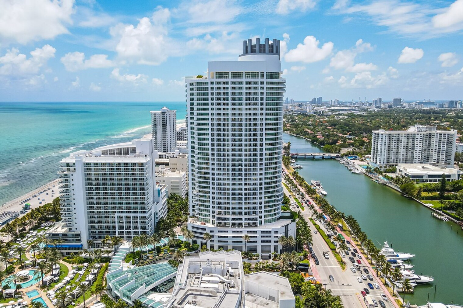 Building Photo - 4390 Collins Ave