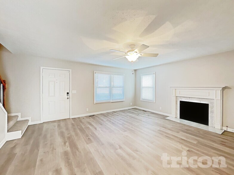 Building Photo - 5013 Claude Dr