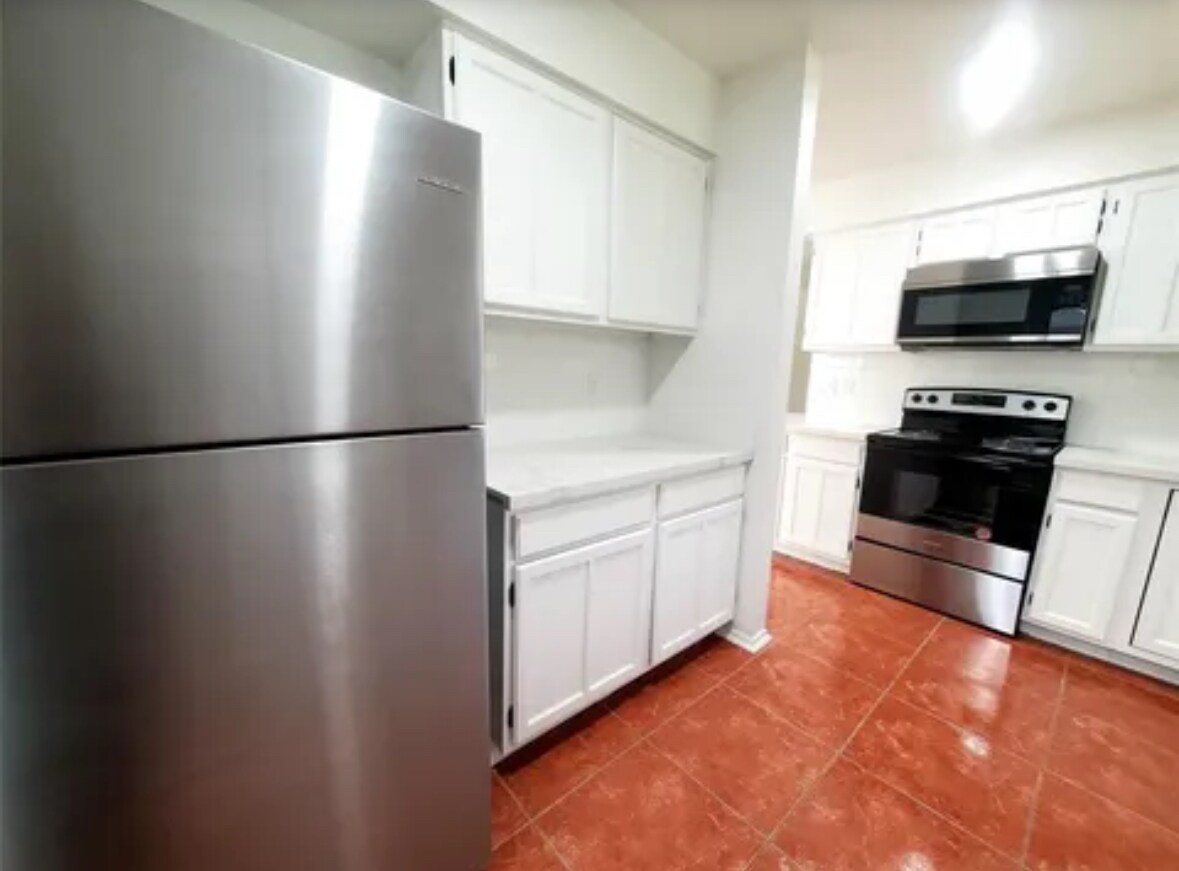 Kitchen - 11918 Loveland Pass Dr
