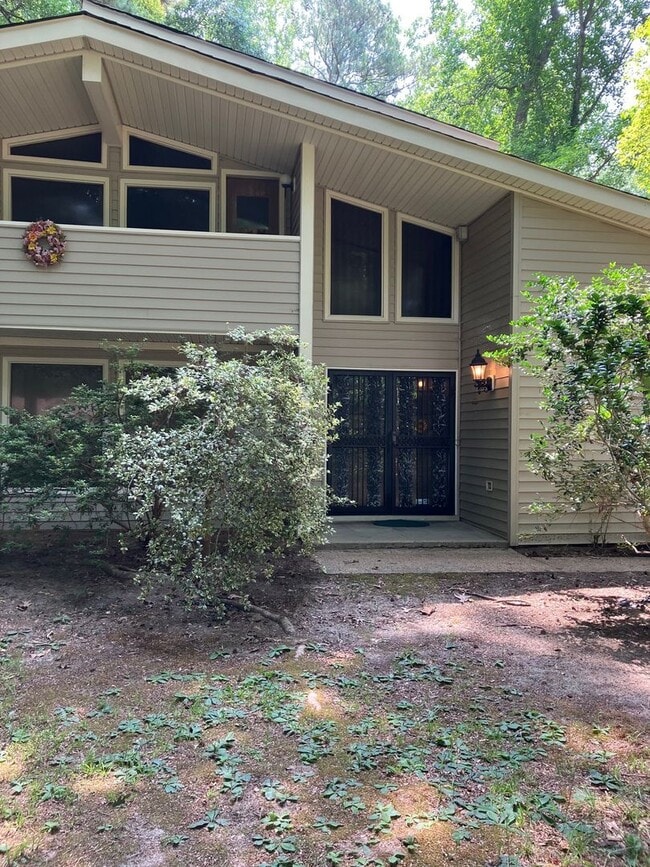 Building Photo - 4852 Rosewell Dr