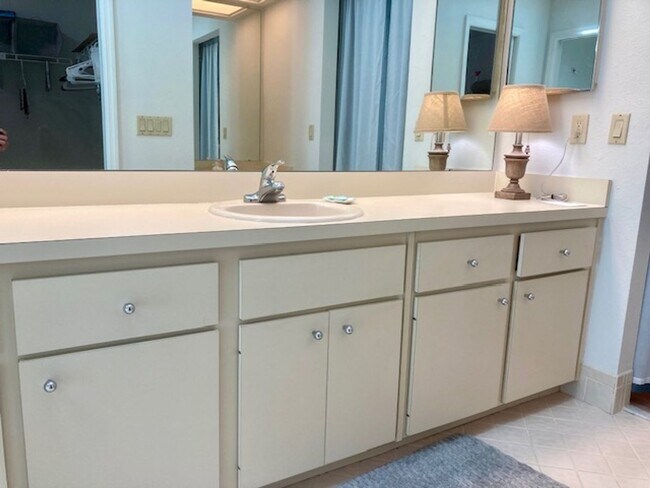 Building Photo - Meadowcrest Condo for Rent