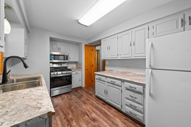 Building Photo - 11 S Church St