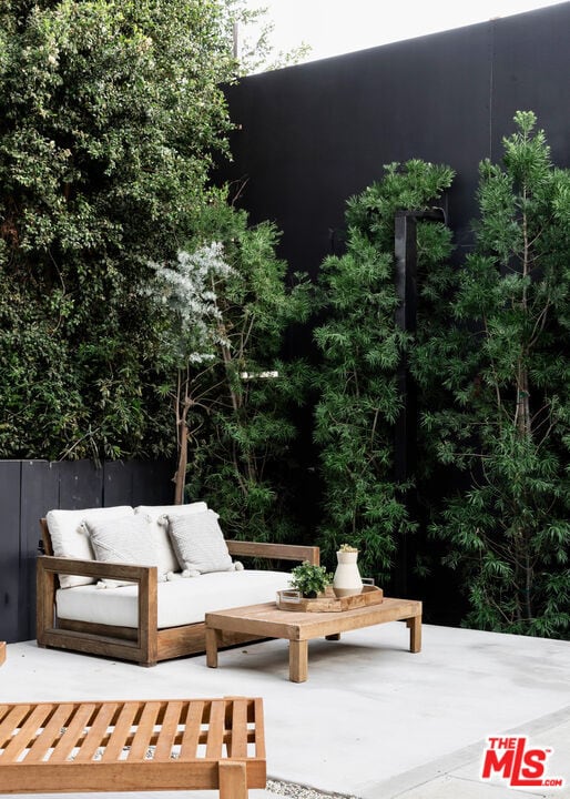 Building Photo - 9064 Harland Ave