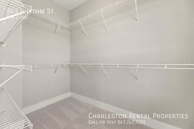 Building Photo - 543 Rhythm St