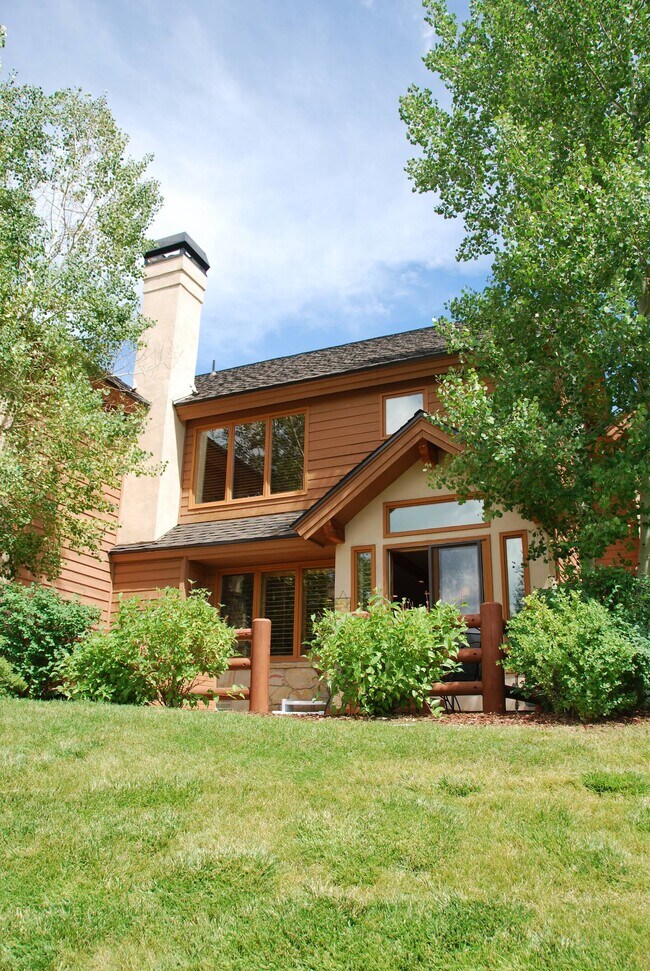 Primary Photo - 2410 Deer Lake Dr