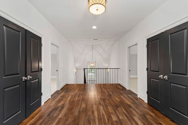 Building Photo - Custom Built 4BD, 4BA Home with Bonus Room...