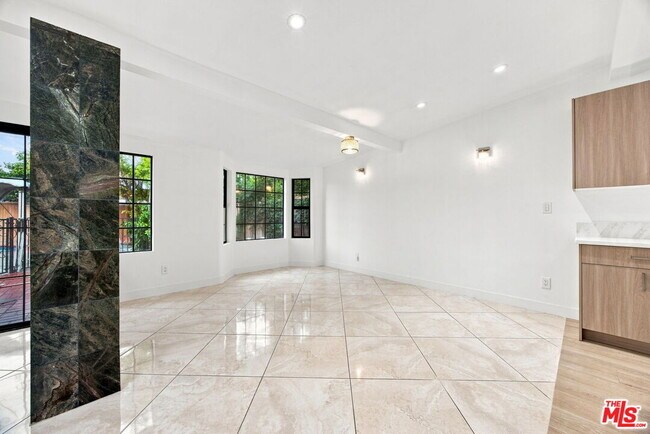 Building Photo - 6848 Sylvia Ave