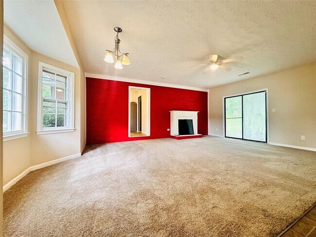 Building Photo - 6150 Mallory Rd