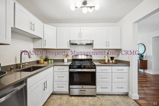 Building Photo - Resort Style Living in Prime Tiburon Location!