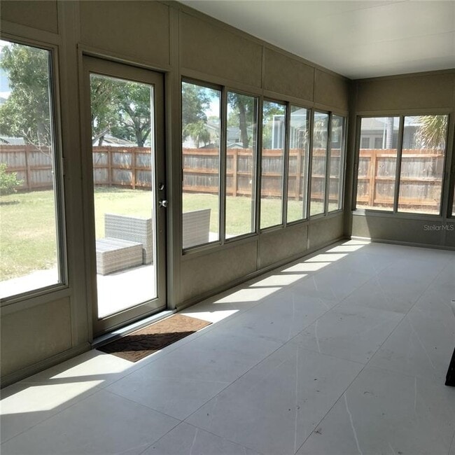 Building Photo - 351 Davenport Ave NE