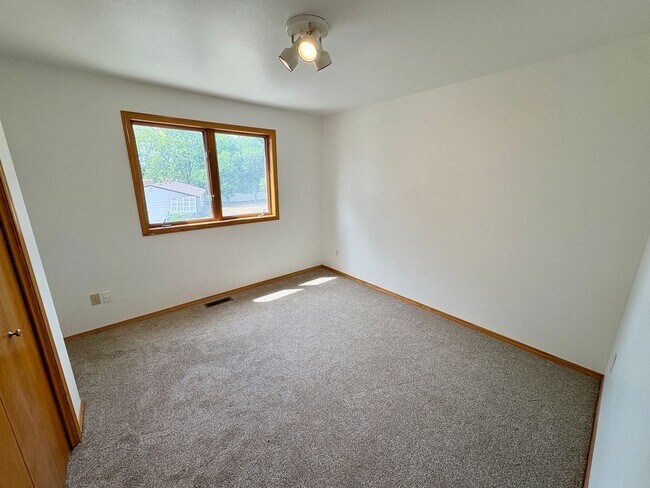 Building Photo - 2905 High Park Dr