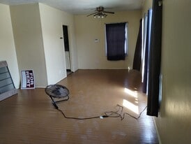 Building Photo - 911 Casa Grande St