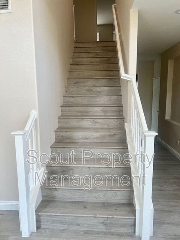 Building Photo - 33309 Morning View Dr