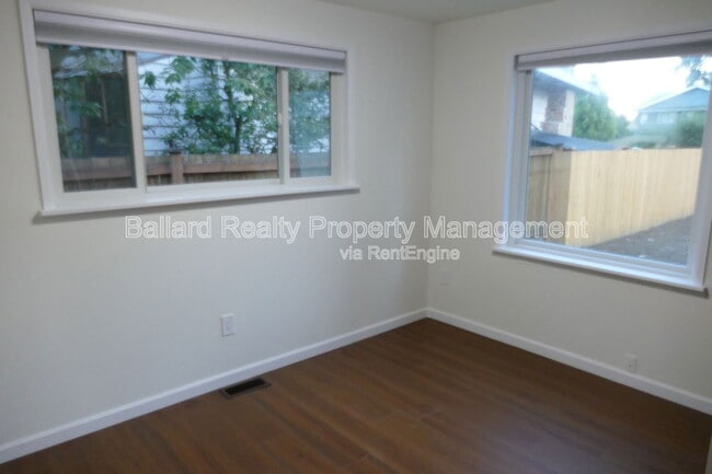 Building Photo - 2127 N 160th St