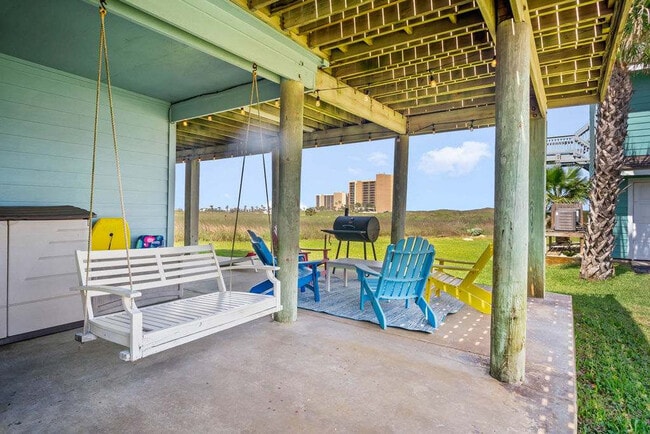 Building Photo - 165 Beach View